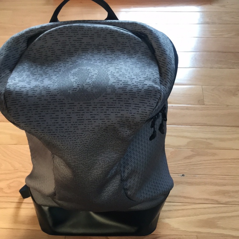 Lululemon 360 Ambassador Backpack *23L